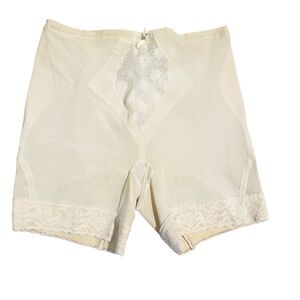 Vintage 60s Cream Lace-Trim Shaping Shorts Size Large